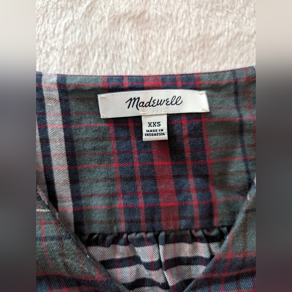Madewell V-Neck Button-Down Shirt in Pineview Plaid - Picture 8 of 13